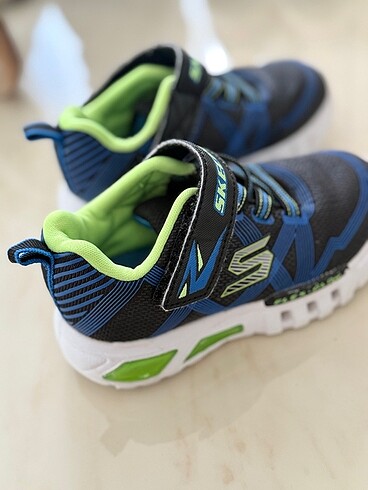 24 Beden Skechers çocuk ayakkabı
