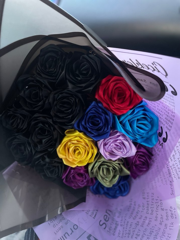 Renkli ve Siyah Gül Buketi - Görsel 3