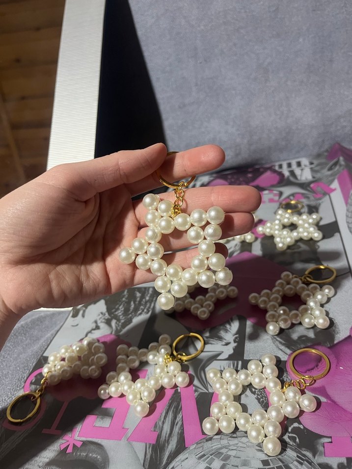 Beyaz Boncuklu Kadın Anahtarlık - Görsel 2