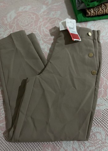 Düğmeli Bej Kadın Kumaş Pantolon - Görsel 2