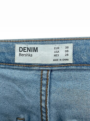 38 Beden mavi Renk Bershka Jean / Kot %70 İndirimli.