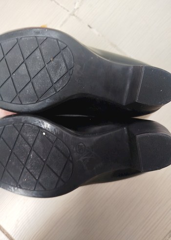 Polaris marka Siyah Parlak Tokalı Kadın Klasik Topuklu Ayakkabı - Görsel 3