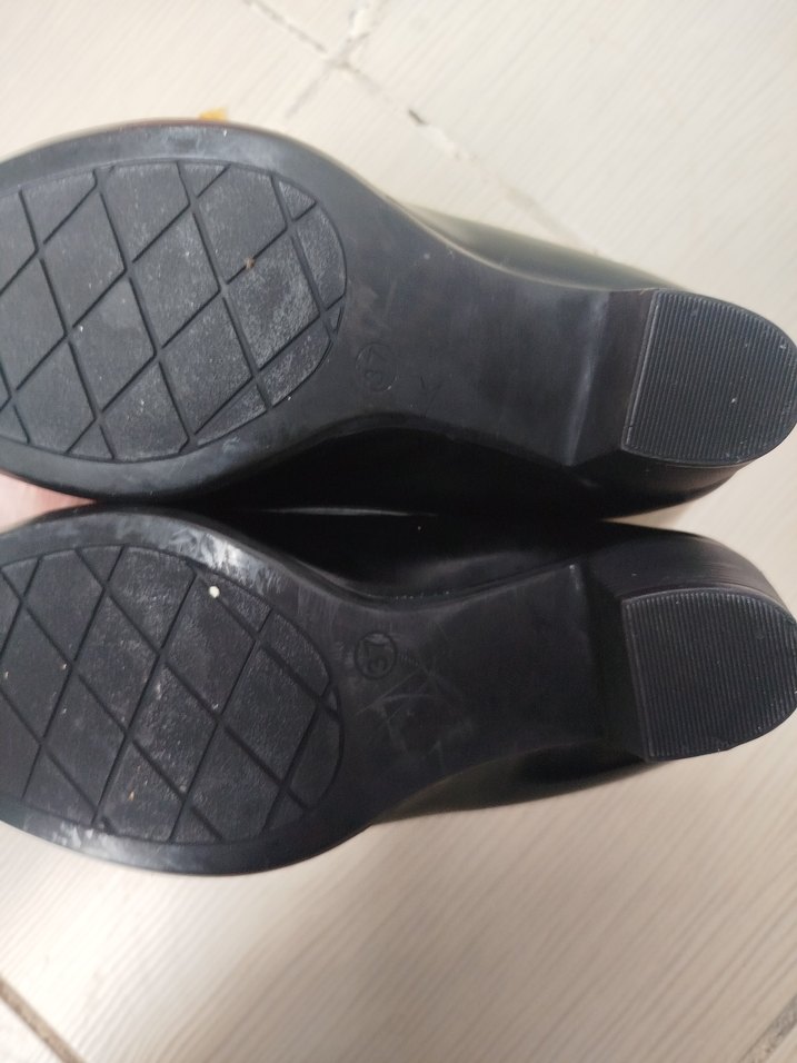 Polaris marka Siyah Parlak Tokalı Kadın Klasik Topuklu Ayakkabı - Görsel 3