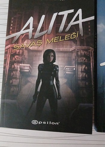 Beden Alita Savaş Meleği ve Boş Koltuk Romanları