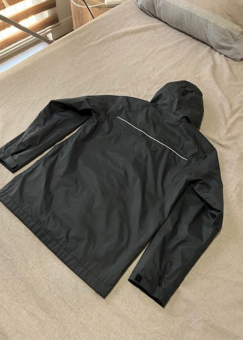 Erkek Siyah Kapüşonlu Yağmurluk - Görsel 9