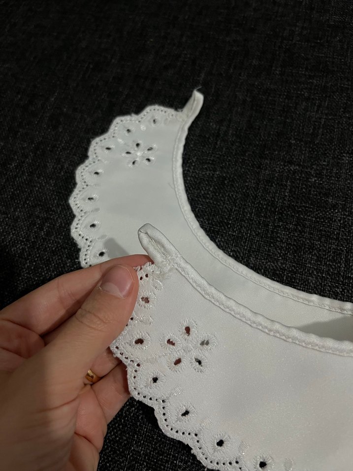 İşlemeli Beyaz Bebek Önlüğü - Görsel 3