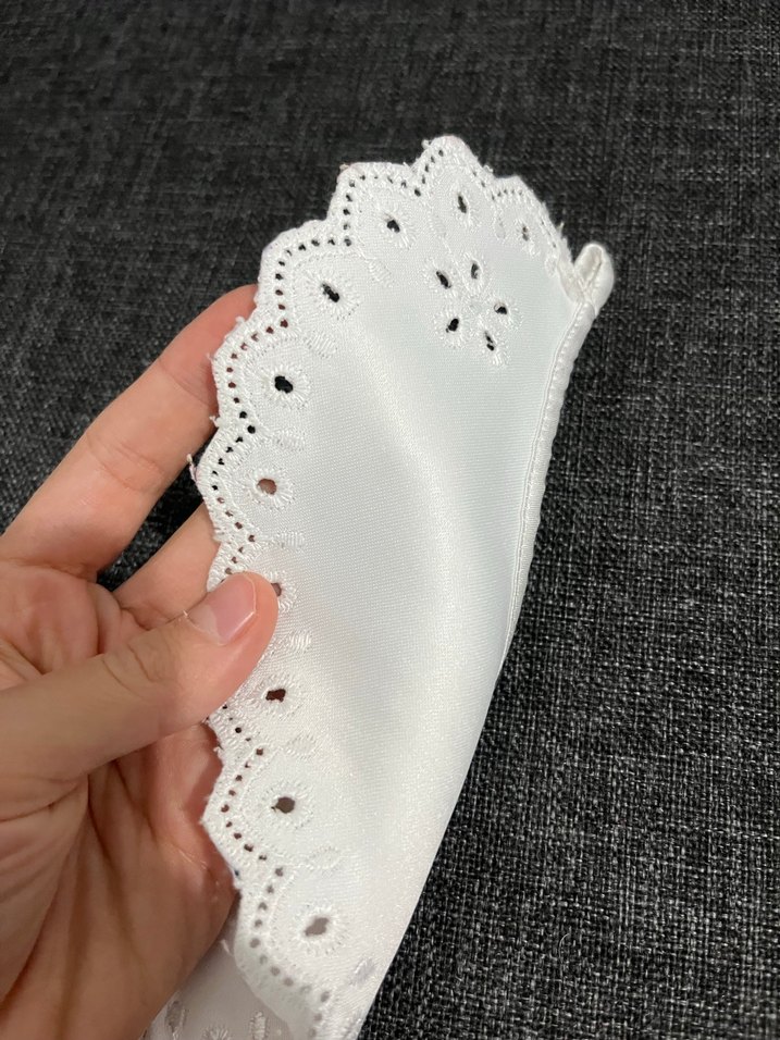 İşlemeli Beyaz Bebek Önlüğü - Görsel 2