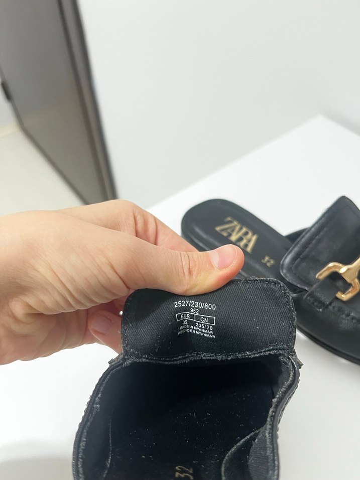 Siyah Tokalı Kadın Terlik - Görsel 4