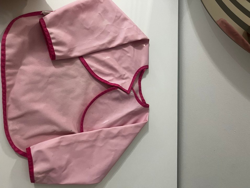 Pembe Baskılı Bebek Önlüğü Uzun Kollu - Görsel 2