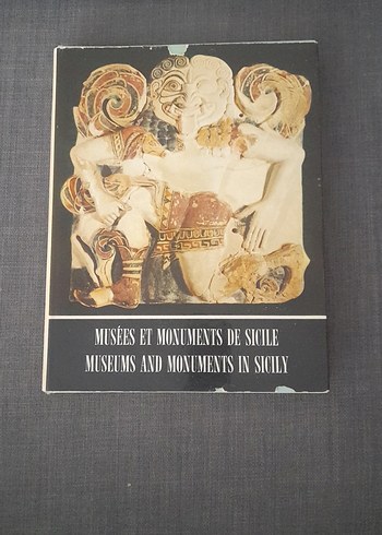 Sicily Müzeleri ve Anıtları Kitabı