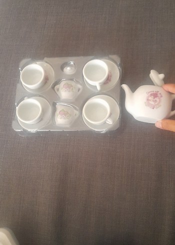 OYUNCAK SERAMİK Pastel Beyaz Mini Çay Seti/ÇİLEK KIZ