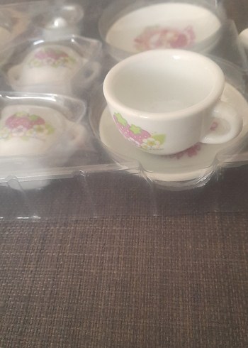 Beden OYUNCAK SERAMİK Pastel Beyaz Mini Çay Seti/ÇİLEK KIZ