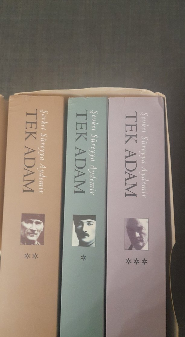 Tek Adam Roman Seti - 3 Cilt - Görsel 2