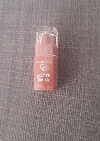 Beden GOLDEN ROSE MATTE LİPSTİCK/01 NUMARA