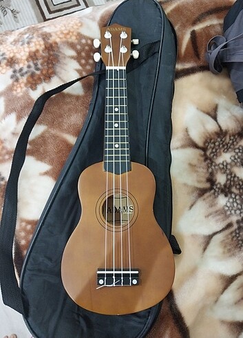 adams marka ukulele