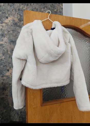 Beyaz Peluş Detaylı Yüksek Yakalı Kadın Sweatshirt - Görsel 4