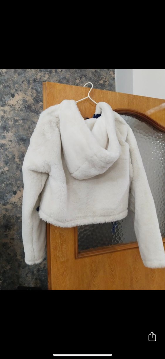 Beyaz Peluş Detaylı Yüksek Yakalı Kadın Sweatshirt - Görsel 4