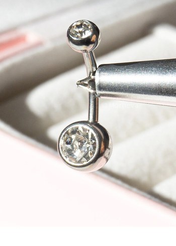 Renkli Taşlı Titanyum Göbek Piercingi - Görsel 2