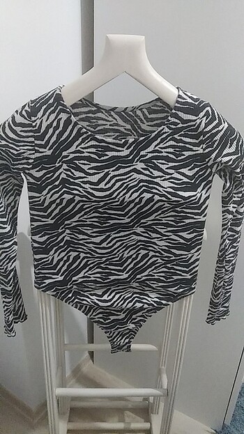 Zara Zebra desenli bodyshirt