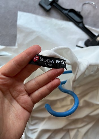 Beyaz Yüksek Yakalı Drapeli Kadın Bluz - Görsel 2