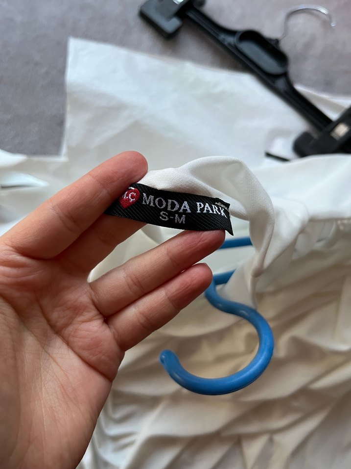 Beyaz Yüksek Yakalı Drapeli Kadın Bluz - Görsel 2