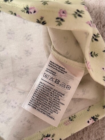s Beden yeşil Renk H&M çiçekli crop tshirt