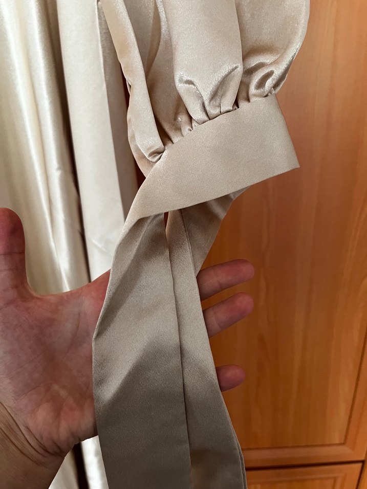 Uzun Kollu Bej Drapeli Tesettür Abiye - Görsel 4