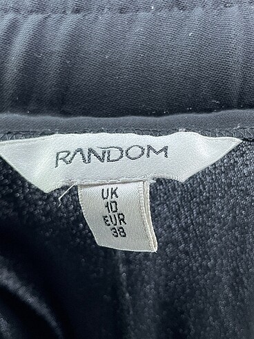 38 Beden siyah Renk Random Kumaş Pantolon %70 İndirimli.