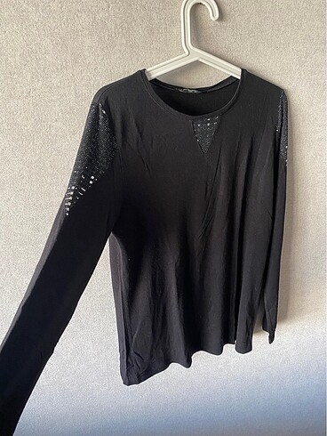 Muslima Wear Wear on limralı siyah pullu bluz