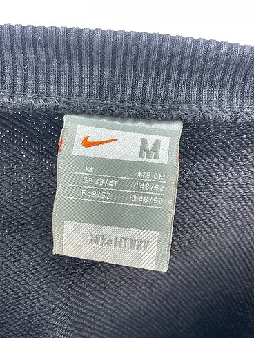m Beden siyah Renk Nike Sweatshirt %70 İndirimli.