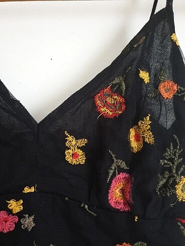 s Beden Pull and bear tül ve nakış detaylı bluz