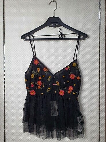 Pull and Bear Pull and bear tül ve nakış detaylı bluz