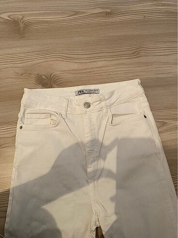36 Beden beyaz Renk Zara beyaz jean