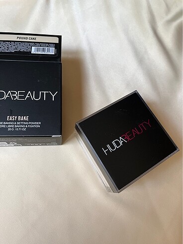 Huda Beauty Pudra Pound Cake