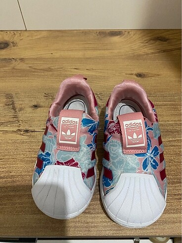 22 Beden Adidas ayakkabı
