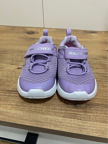 22 Beden mor Renk Skechers ayakkabı