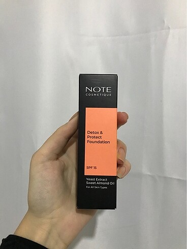 Note Note Detox& Protect fondöten 01