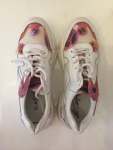 SNEAKER