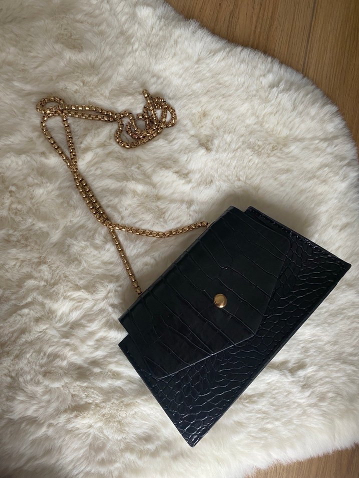 Siyah çanta - Görsel 2