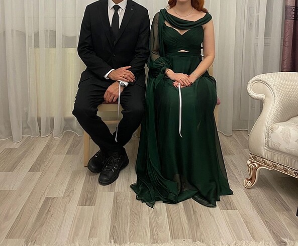 Ilmio Zümrüt yeşili nişan söz elbisesi