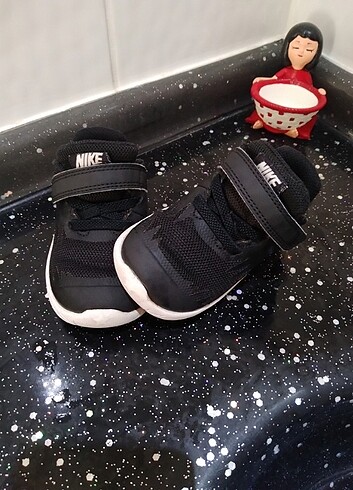 21 no siyah Nike bebek ayakkabısı