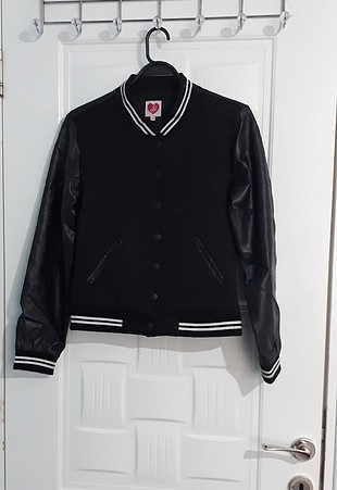 siyah kol detaylı ceket