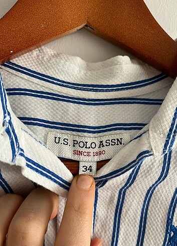 34 Beden beyaz Renk Polo Gömlek