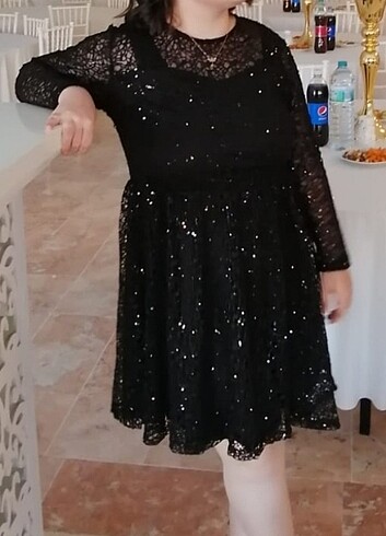 Siyah pul işlemeli kısa abiye