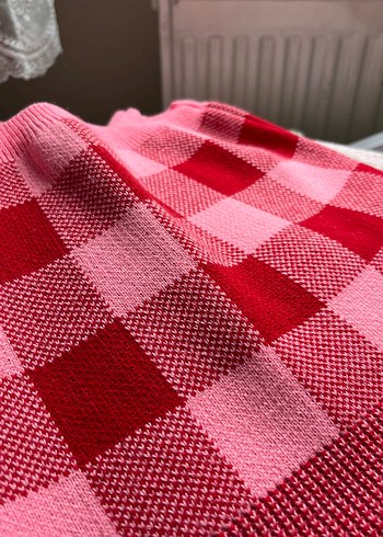 Pembe Kareli Örgü Askılı crop top - Görsel 5