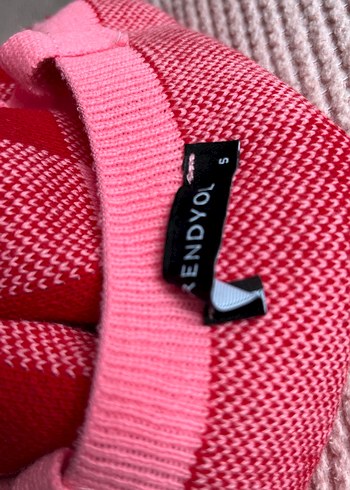 Pembe Kareli Örgü Askılı crop top - Görsel 4