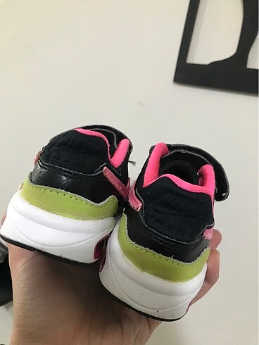 22 Beden siyah Renk Nike çocuk ayakkabısı