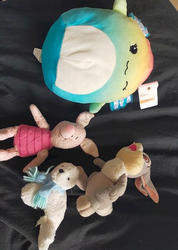 Pembe Tavşan ve Sarı Peluş Oyuncak