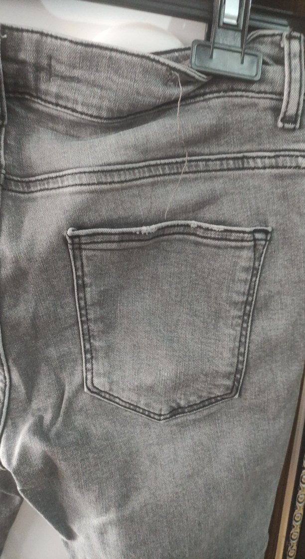 Gri Yırtık Detaylı Kadın Kot Pantolon - Görsel 4