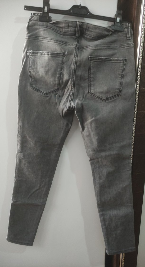 Gri Yırtık Detaylı Kadın Kot Pantolon - Görsel 3